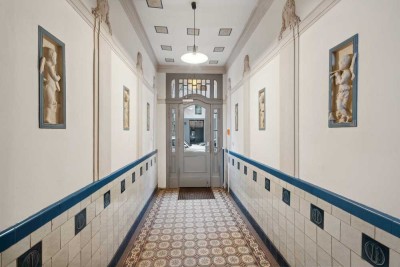 Altbau-Luxus neu definiert: Elegante 2-Zimmer-Wohnung mit Designerbad in Berlin-Berlin Wedding