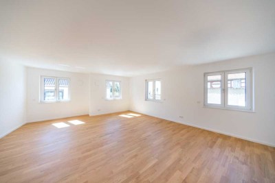 Neubau / Geräumige u. helle 3 ZETW in zentraler Lage