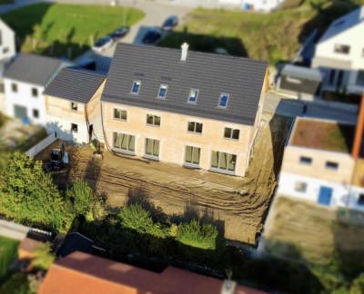 Neubau Erstbezug - attraktive Doppelhaushälfte mit Garten und Wärmepumpe in Neubaugebiet