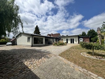 Ihr persönliches Paradies - 
Bungalow mit Gästehaus auf großem Grundstück und exklusiver Küche