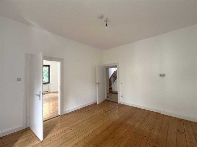 3-Zimmer-Wohnung mit Altbauflair & Einbauküche