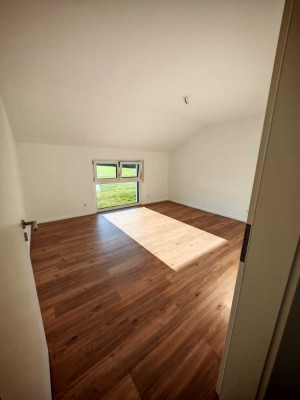 Schöne 2,5 Zi. Wohnung in Schömberg - BEFRISTET zu vermieten -