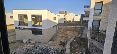 Helles Neubau-EFH inkl. Eigentumsgrundstück & Carport!
