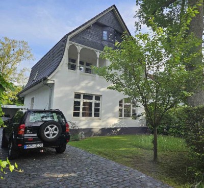 Möbiliertes 24 m2 Zimmer in Jugendstilvilla mit Garten & Terrasse