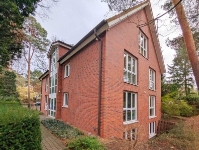 Großzügige, lichtdurchflutete 4-Zimmer-Wohnung mit Balkon, 2 Bäder und Stellplatz in Kleinmachnow