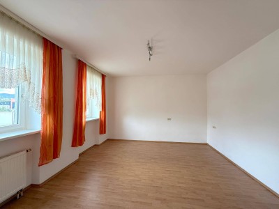 Helle 1-Zimmer-Wohnung mit Parkplatz in zentraler Lage zu vergeben!