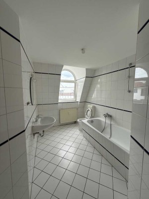 Geschmackvolle 2-Raum-Wohnung mit Balkon und EBK in Berlin Heinersdorf (Weißensee)