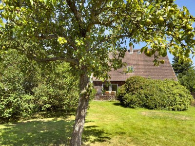 Saniertes Familiendomizil in ruhiger Feldrandlage auf großzügigem Grundstück