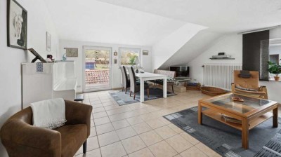 Helle 3-Zimmer-Wohnung mit Balkon, Einzelgarage und Einbauküche mit Speisekammer