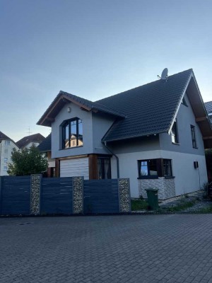 Exklusives Einfamilienhaus mit Charme, Moderne und Wunderschönem Garten