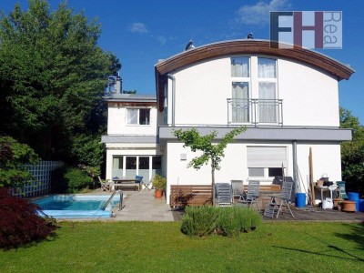 Großzügige Villa, 7 Zimmer, Swimmingpool, schöner, gepflegter Garten in Maurer Cottage!