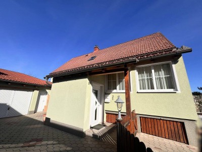 schönes, sauberes Wohnhaus mit Garage und Garten
