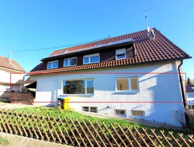 Sonnige 4-Zi.-Wohnung mit großer Terrasse und zwei Stellplätzen