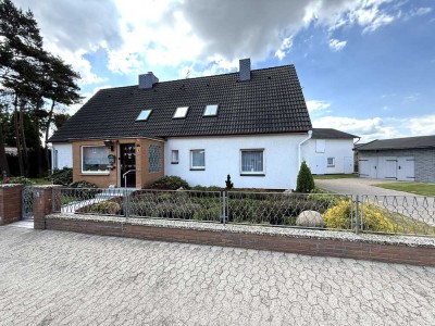 Wohnhaus auf großem Grundstück mit Nebengebäuden