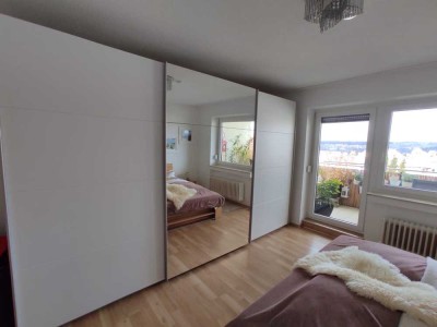 Renovierte 3,5-Zi-Whg mit EBK und großem sonnigen Balkon