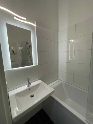 Exklusive, sanierte 1-Raum-Wohnung mit gehobener Innenausstattung in Düsseldorf-Heerdt