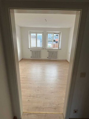 Erstbezug nach Sanierung: Ansprechende 3-Zimmer-Hochparterre-Wohnung in Freilassing