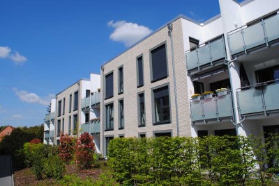 Hochwertig ausgestattete Neubau-Wohnung mit Süd-Balkon und Parkettböden in ruhiger Lage