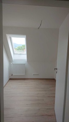 Stilvolle, sanierte 4-Zimmer-Dachgeschosswohnung mit gehobener Innenausstattung in Springe