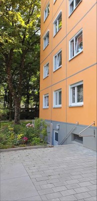 4-Zi.-Whg. mit 2 Balkonen und EBK direkt am Ostpark! WG geeignet zum 1.8. oder 15.8. oder 1.9.2025