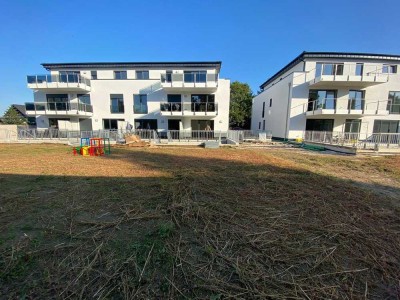 Moderne Maisonette-Wohnung mit exklusivem 70 qm großen Garten in ruhiger Lage