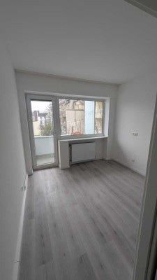 Frisch sanierte 2 Zimmer-Wohnung mitten in Unterbilk