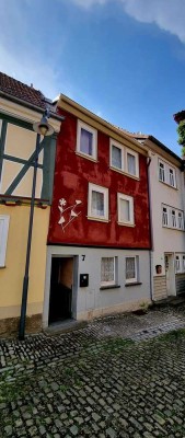 Kleines komplett SANIERUNGSBEDÜRFTIGES Reihenhaus in der nähe der Stadtmauer zu verkaufen :)