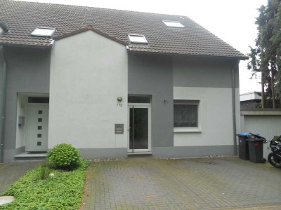Schöne Wohnung im 1.OG im 2 Familienhaus