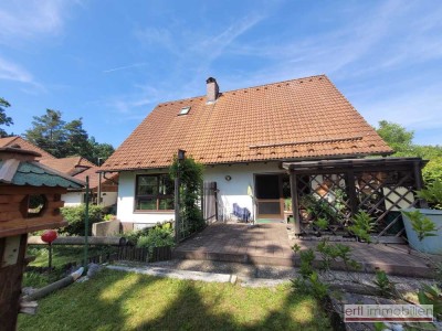*** DAS BESONDERE WOHNHAUS ***  
* Freistehendes ATELIERHAUS, tolles Grundstück, Garage *