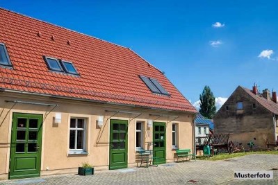 Ehem. landwirtschaftliche Hofstelle - Einfamilienhaus nebst Garage