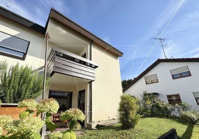 Doppelhaushälfte mit Balkon, Terrasse und Garten