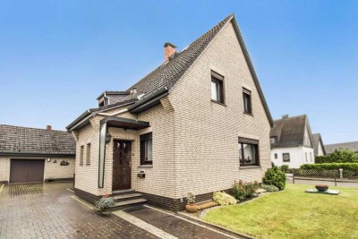 Schwanewede: Solides und gepflegtes Einfamilienhaus mit Garage in beliebter und zentraler Wohnlage