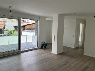 *Erstbestbezug: moderne 3 Zimmer-Wohnung mit Balkon, TG-Stellplatz, Keller, u.v.m.*