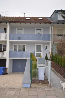 5 Zimmer Reihenmittelhaus mit ca 150m² Wohnfläche und neuer Einbauküche, neuer Dachausbau
