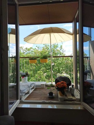 Helle 3-Zimmer-Dachgeschosswohnung mit großem Balkon und Blick ins Grüne