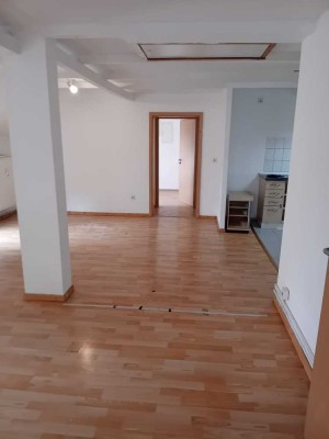 WG.geeignete 4.Zimmerwohnung-Küche-Bad-Balkon