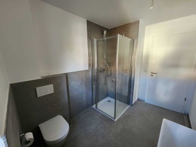 Erstbezug nach Kernsanierung – moderne 4-ZKB - 1. OG in hochwertig saniertem 3-Familienhaus