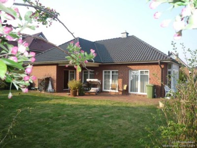 Bungalow mit 4 Zimmern, Einbauküche und Garten in ruhiger Siedlung