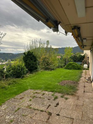 Ansprechende und gepflegte 4-Zimmer-Wohnung mit geh. Innenausstattung mit Balkon und EBK