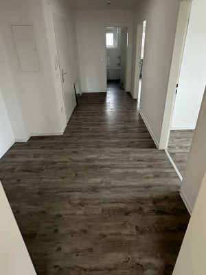 Ob alleine oder zu zweit: Helle 2-Zimmer-Wohnung mit Balkon