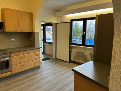 Erstbezug nach Sanierung: Charmante 2-Zimmer-Wohnung im 2. OG in Auringen