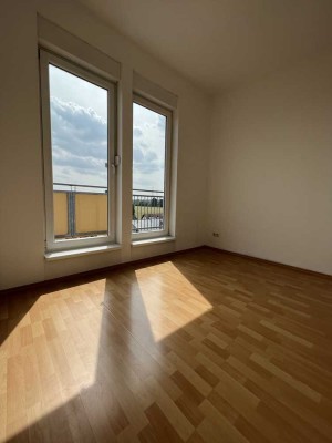 Eigennutz oder Kapitalanlage -Penthouse - schöne 2-Zi-Whg mit grossem Balkon in ruhiger Feldrandlage