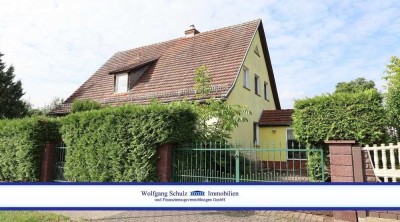 Wohnen und Arbeiten unter einem Dach - großzügiges Einfamilienhaus mit Pool in Mahlow