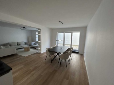 Vollmöblierte großzügige 96 qm Neubau Wohnung inkl. Einbauküche, großer Terrasse & Außenstellplatz!