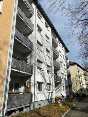 4-Zi. Wohnung mit zwei Loggien in zentraler Lage