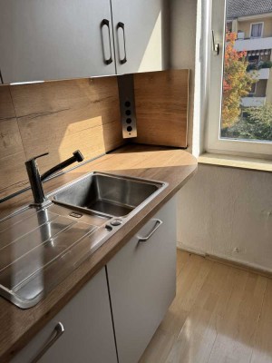 Neu Renovierte Wohnung mit neuer EBK, Balkon mitten in Kassel, provisionsfrei per sofort frei