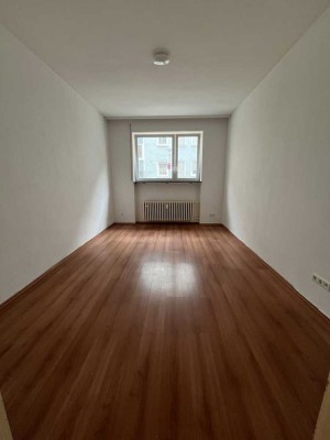 RENOVIERTE 1-ZIMMER-WOHNUNG IM ERDGESCHOSS