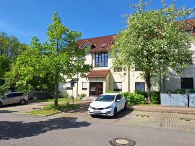 Machern: Lichtdurchflutete 3-Zimmer-Wohnung mit Balkon im 1. OG