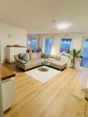 Exklusive, geräumige und modernisierte 2,5 Zimmer-Wohnung mit Balkon und Einbauküche in Böblingen