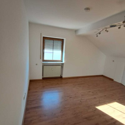 Stilvolle, modernisierte 1-Zimmer-Dachgeschosswohnung in Peißenberg